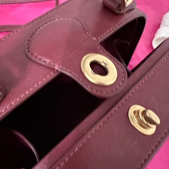 Burgundy Coach crossbody bag. Button open. Long shoulder strap. Leather. - Picture 5 of 6